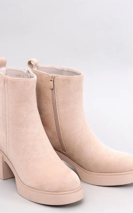 Wygoda i elegancja: beżowe buty dla stylowych kroków