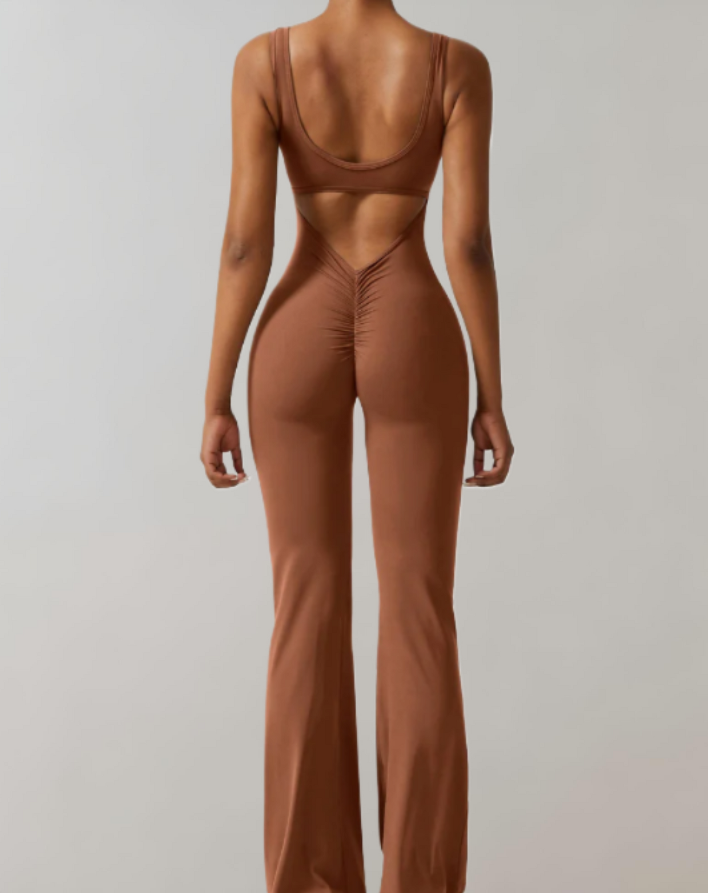 Clémence - Bodycon kombinezon z dekoltem w szpic i spodnie z dzwoneczkami